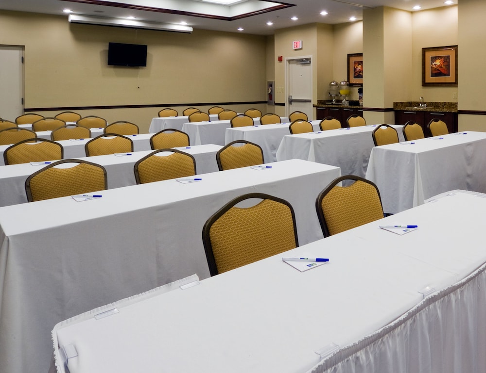 Holiday Inn Express and Suites Kendall 59/77