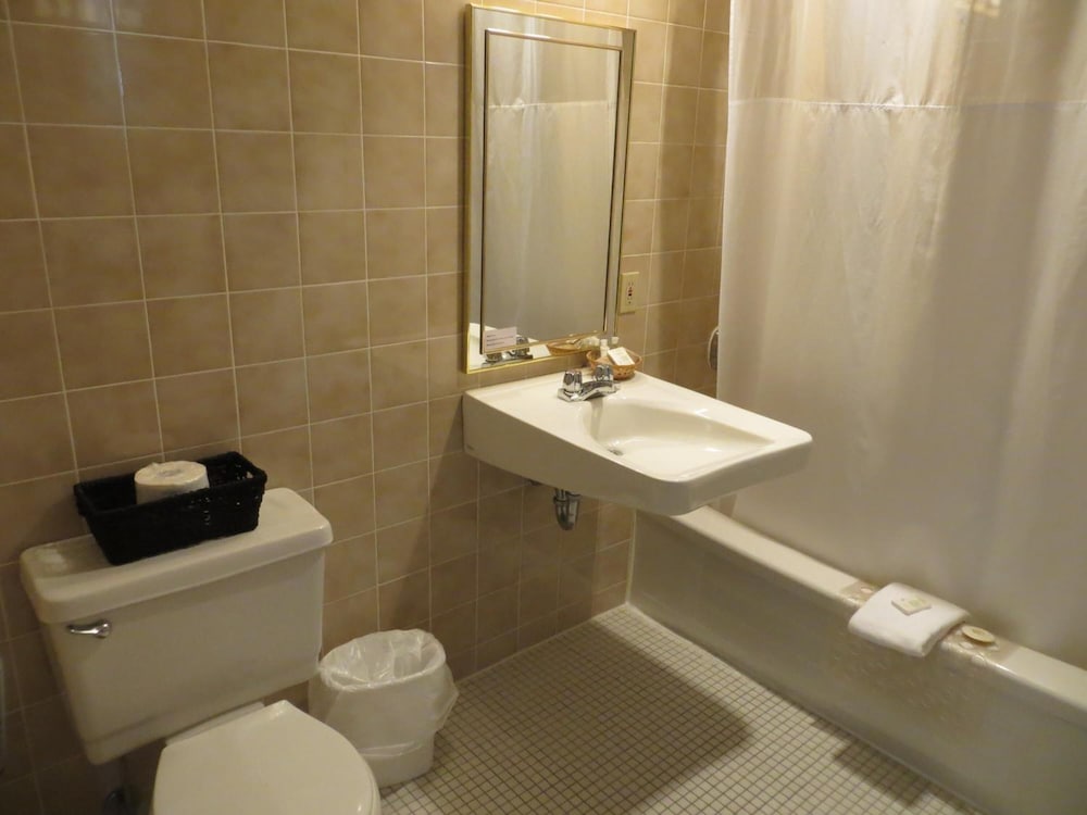 Saint Andrews Inn and Suites 32/34