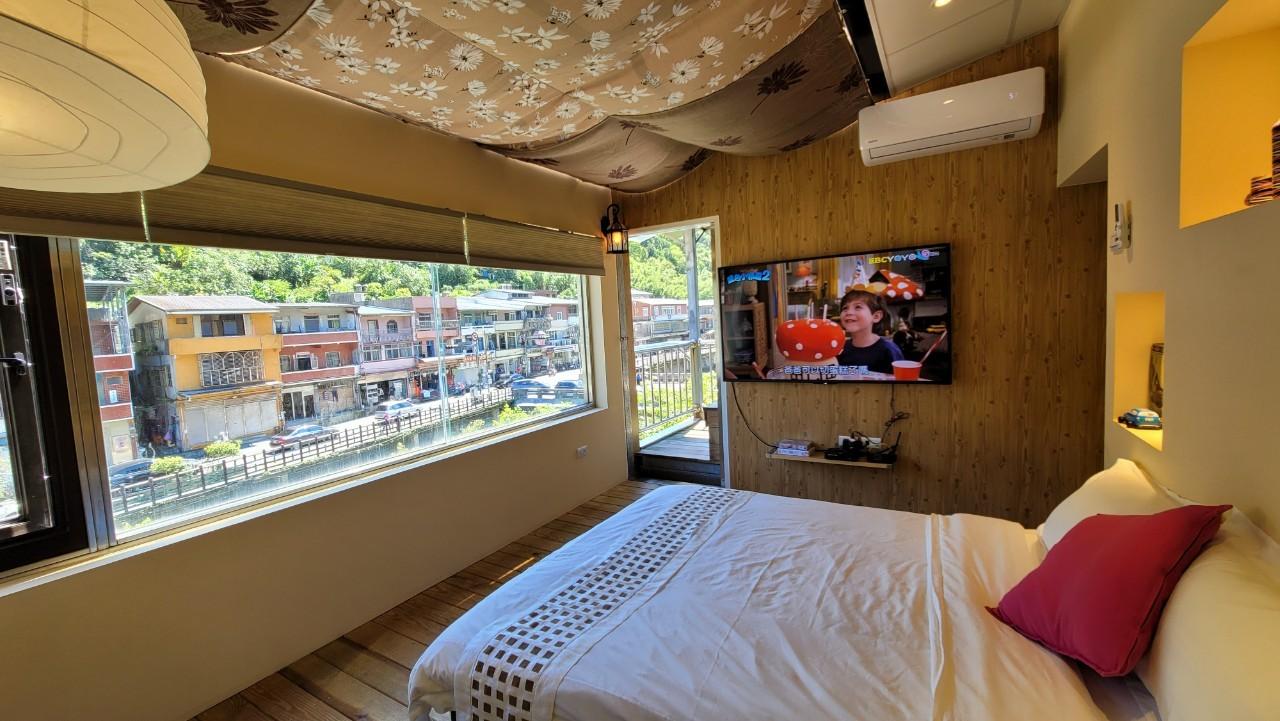 Deluxe, Twin Beds, River View