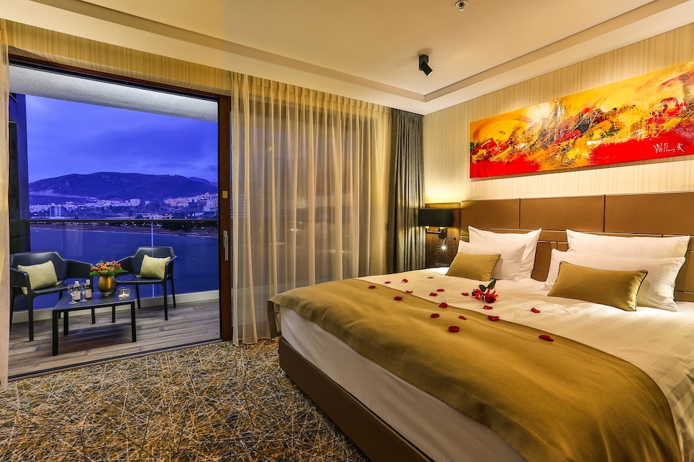 PREMIUM, KING BED, SEA VIEW