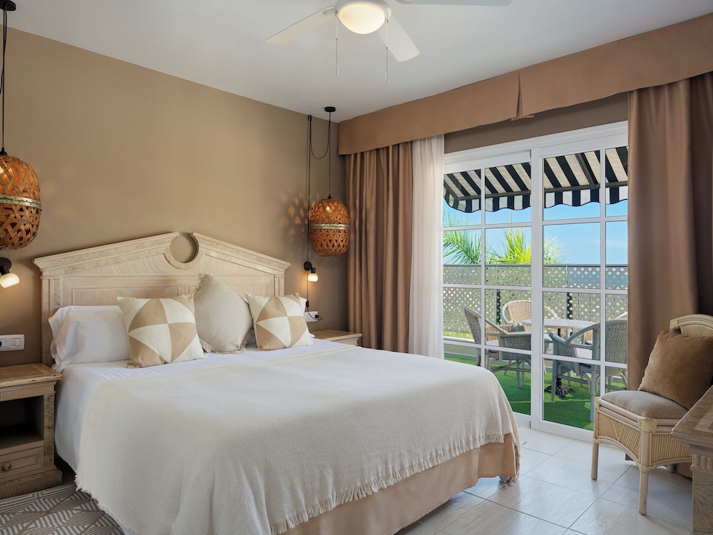 2 Bedrooms, Suite, 2 Double Beds