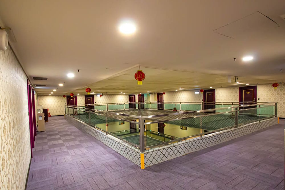 Chuanfu Hotel 26/35