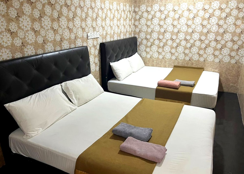 ROOM, DOUBLE BED