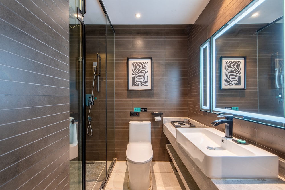 Pazhou XANA Deluxe International Hotel (Changgang Subway Metro Station Branch) 50/50