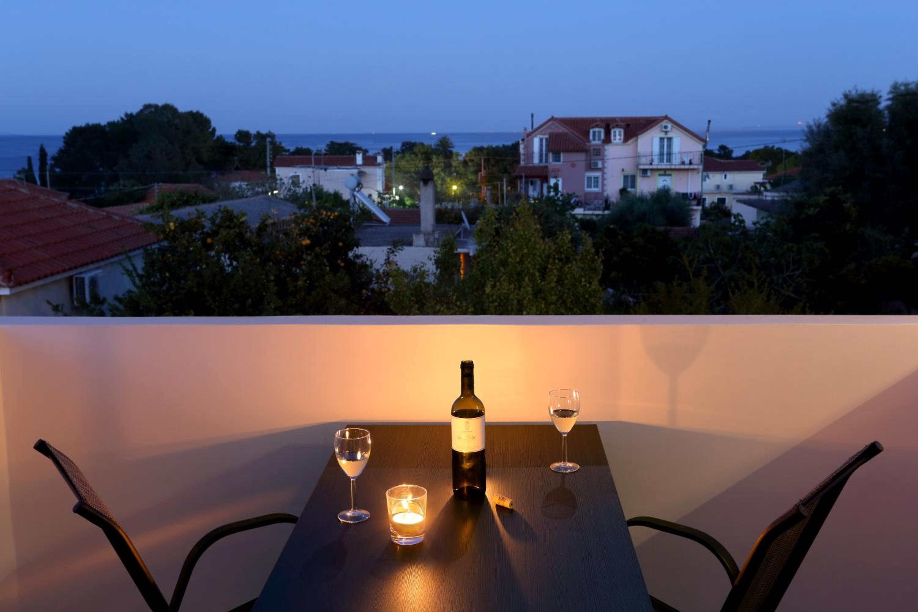 Natalies Hotel and Apartments 48/54