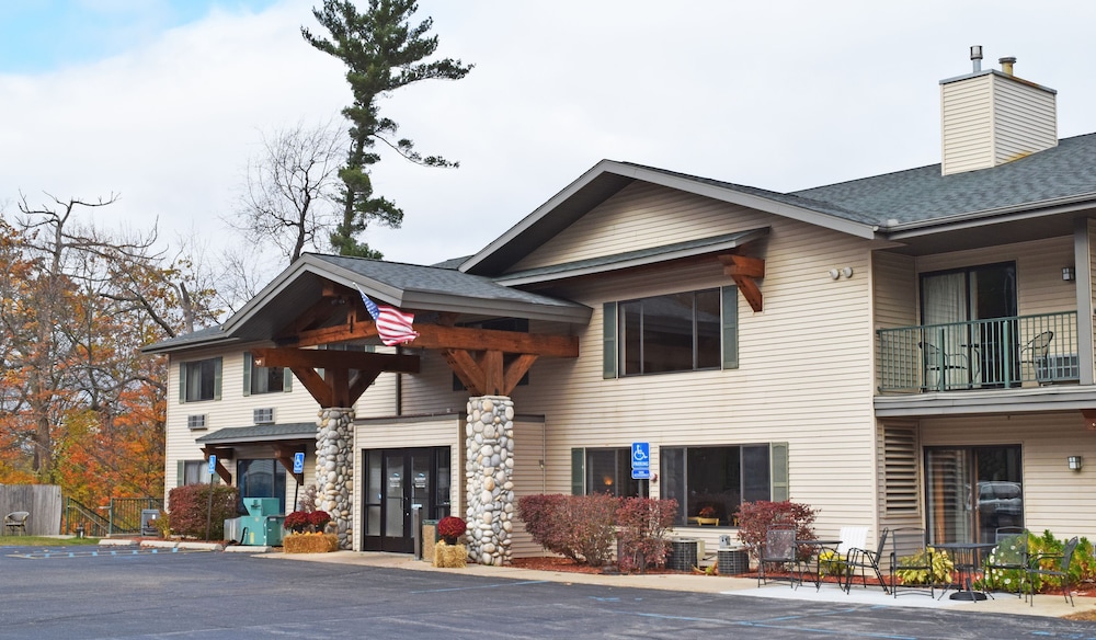 Beachfront Hotel 2/50