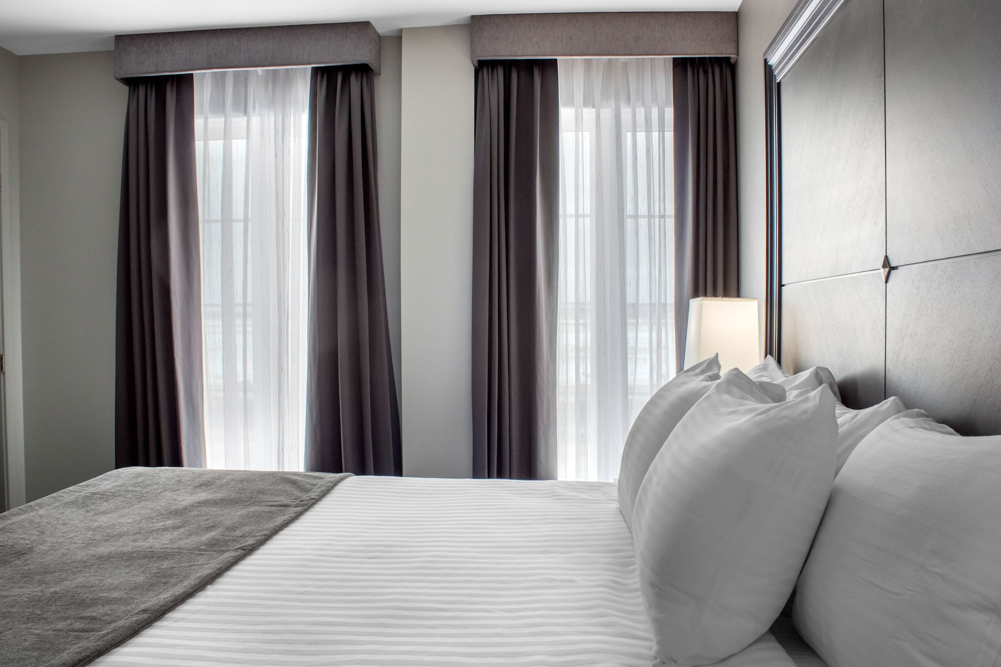 Junior Suite, King Bed, River View