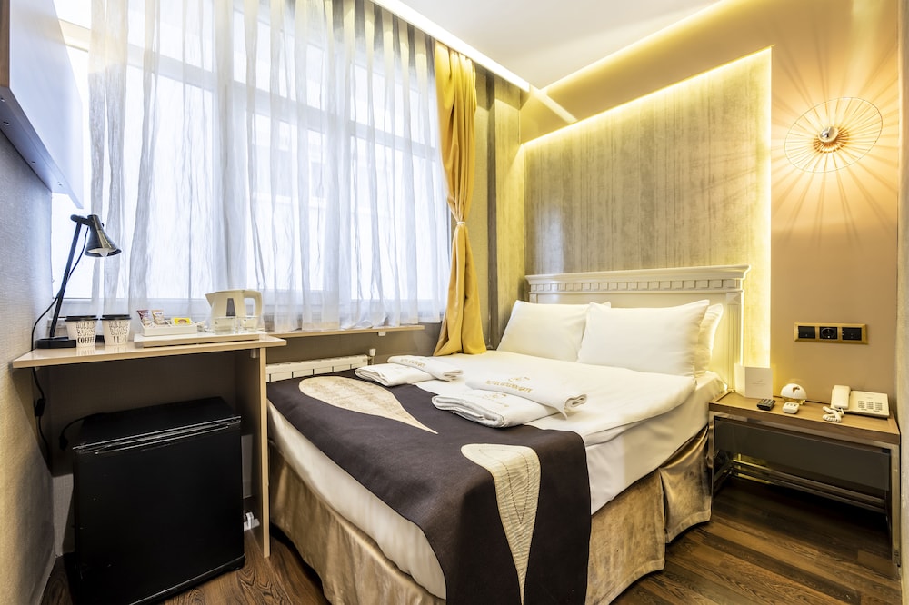 ROOM, SINGLE
