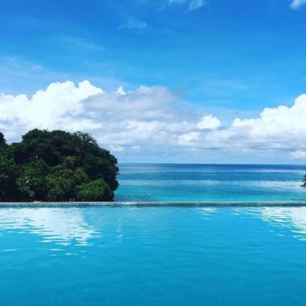 Crimson Resort & Spa Boracay 58/62