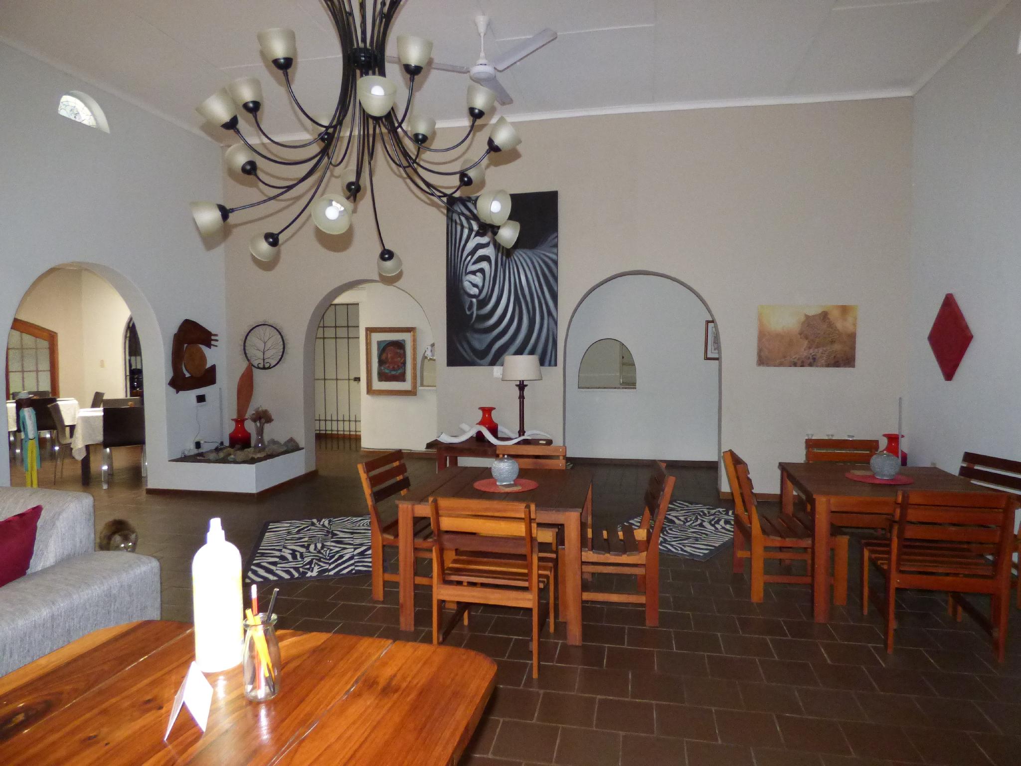Bush Pillow Guest House 5/6