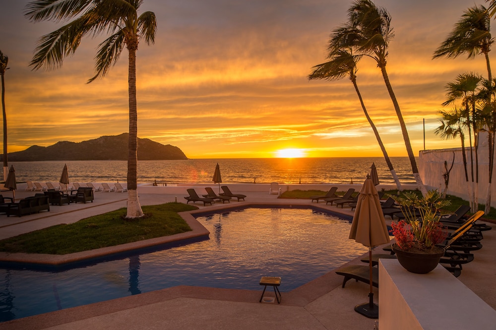 Ocean View Beach Hotel 4/51