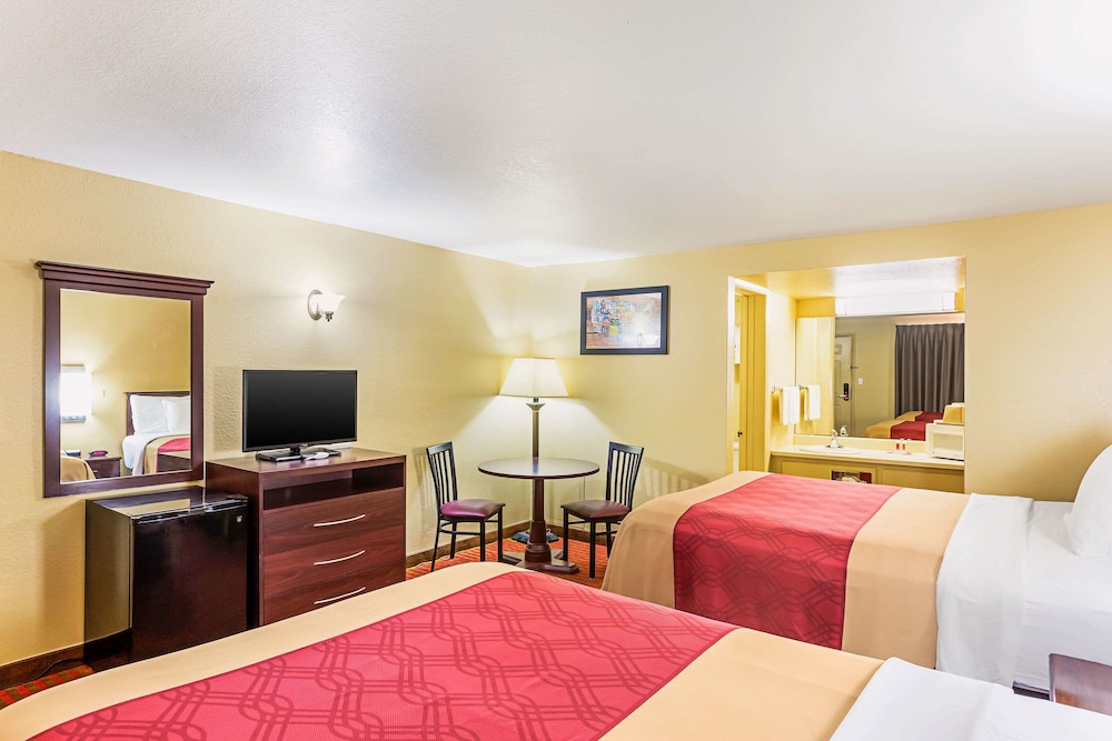Econo Lodge McAlester 7/27