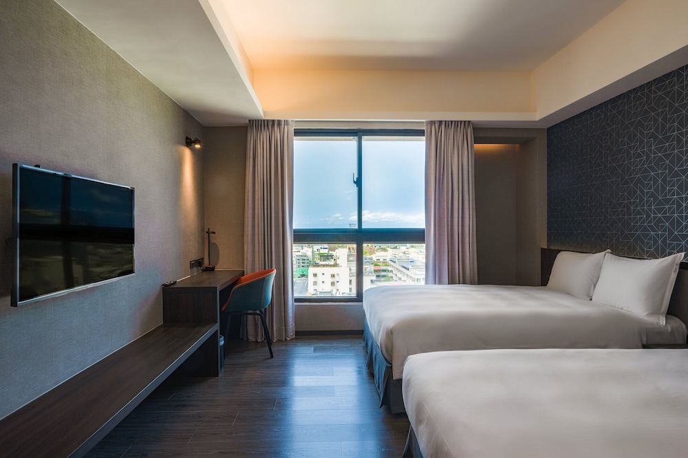 Holiday Inn Express Kaohsiung Love River 16/49