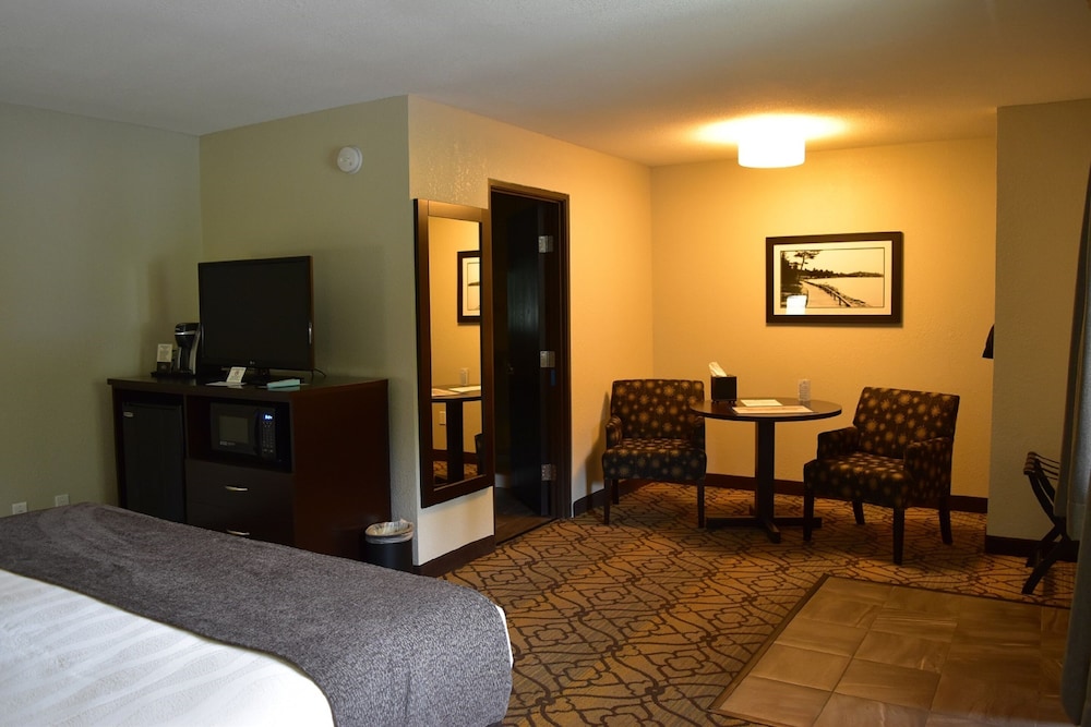 Best Western Of Harbor Springs 7/35