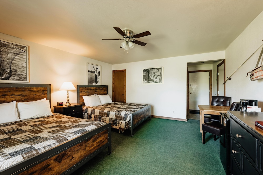 Chico Hot Springs Resort 14/50