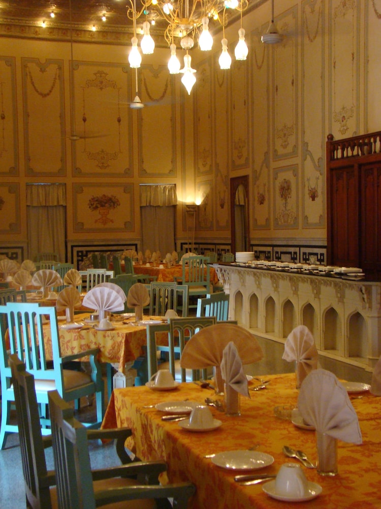 BHANWAR NIWAS HOTEL 42/45