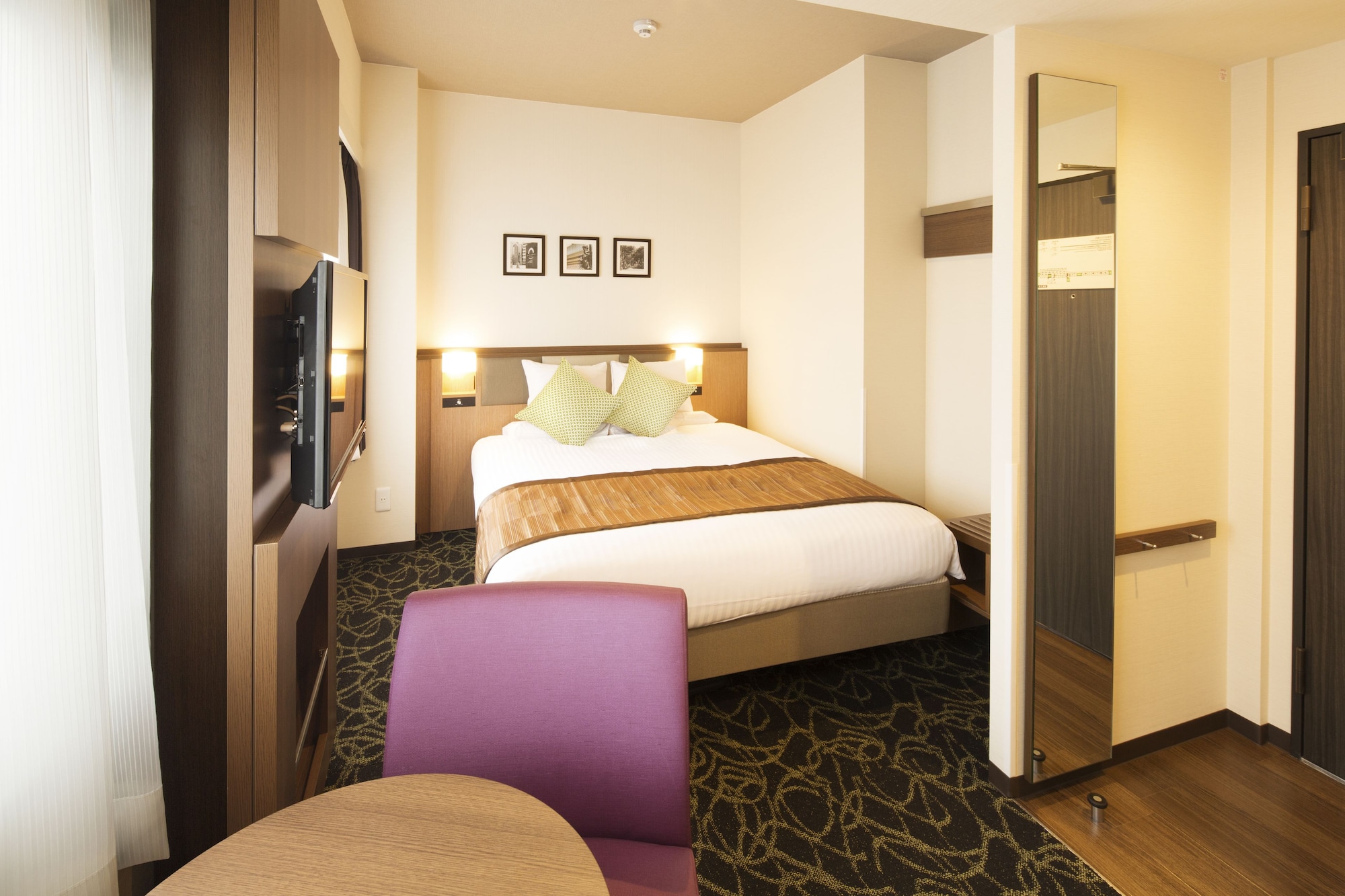 Standard, Queen Bed