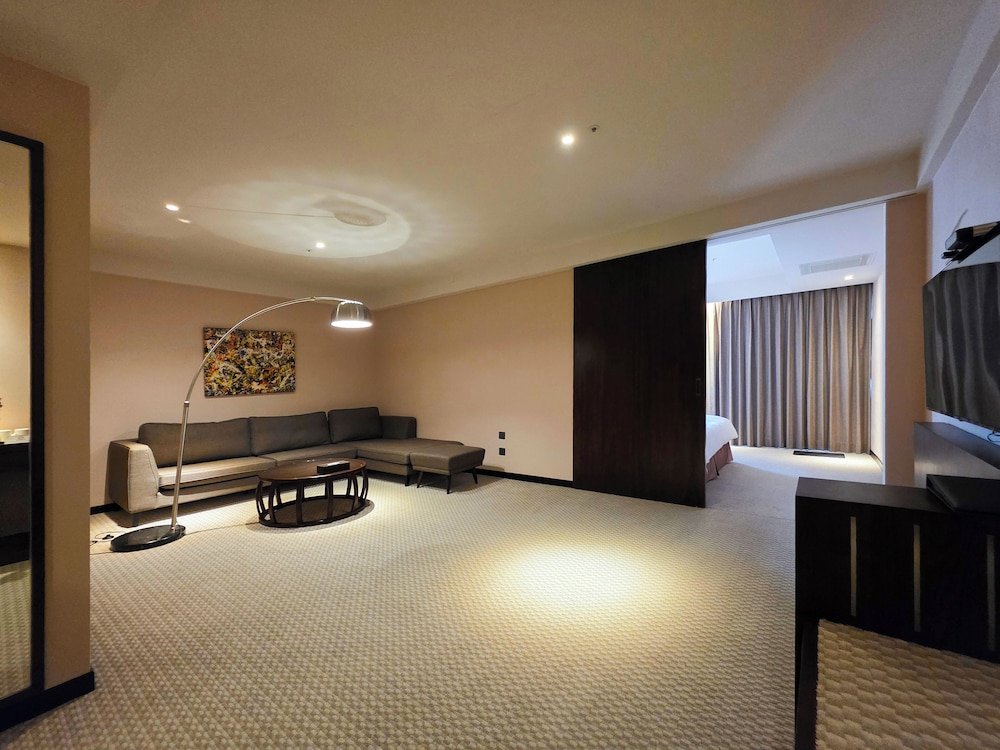 Lai Lai Hotel 40/74