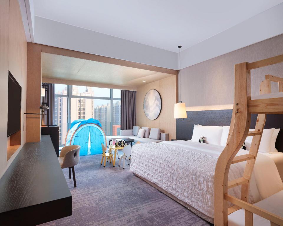 Family, King Bed, City View