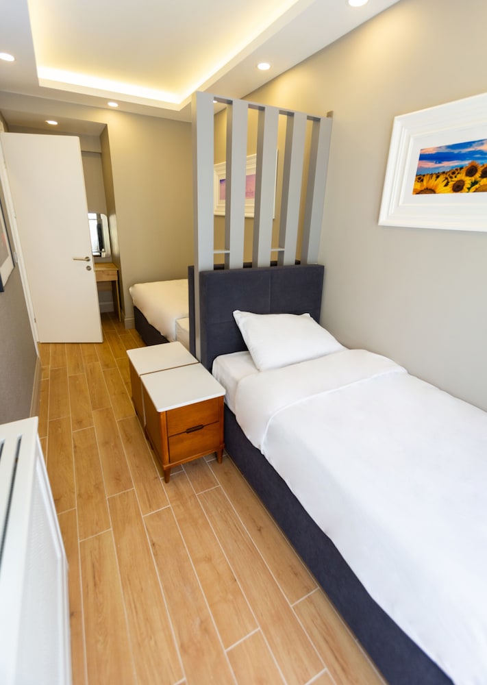 Alan Suites 12/50