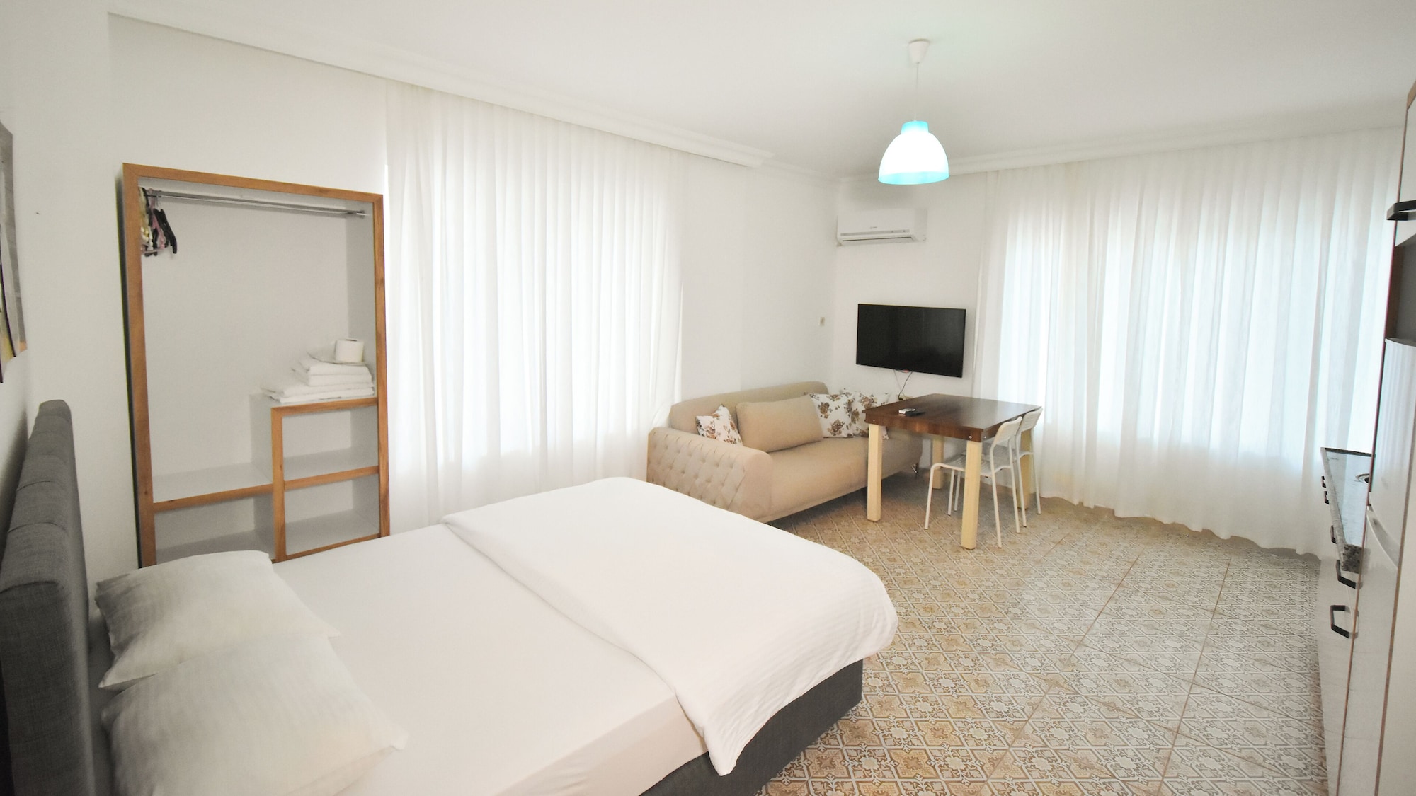 1 BEDROOM, FAMILY SUITE, CITY VIEW, KITCHEN