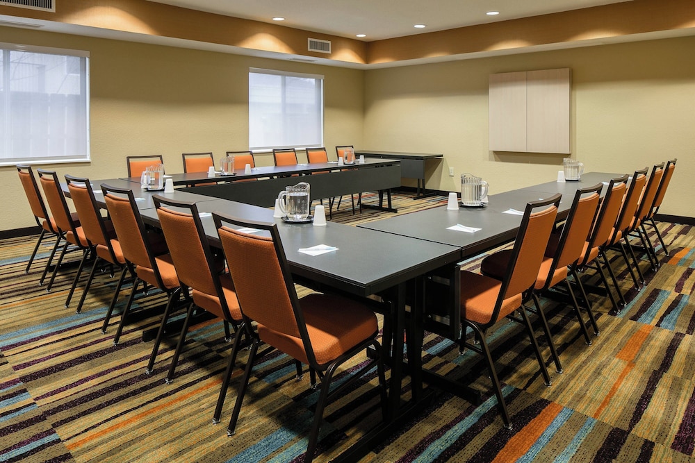 Fairfield by Marriott Inn & Suites Kansas City Airport 26/38