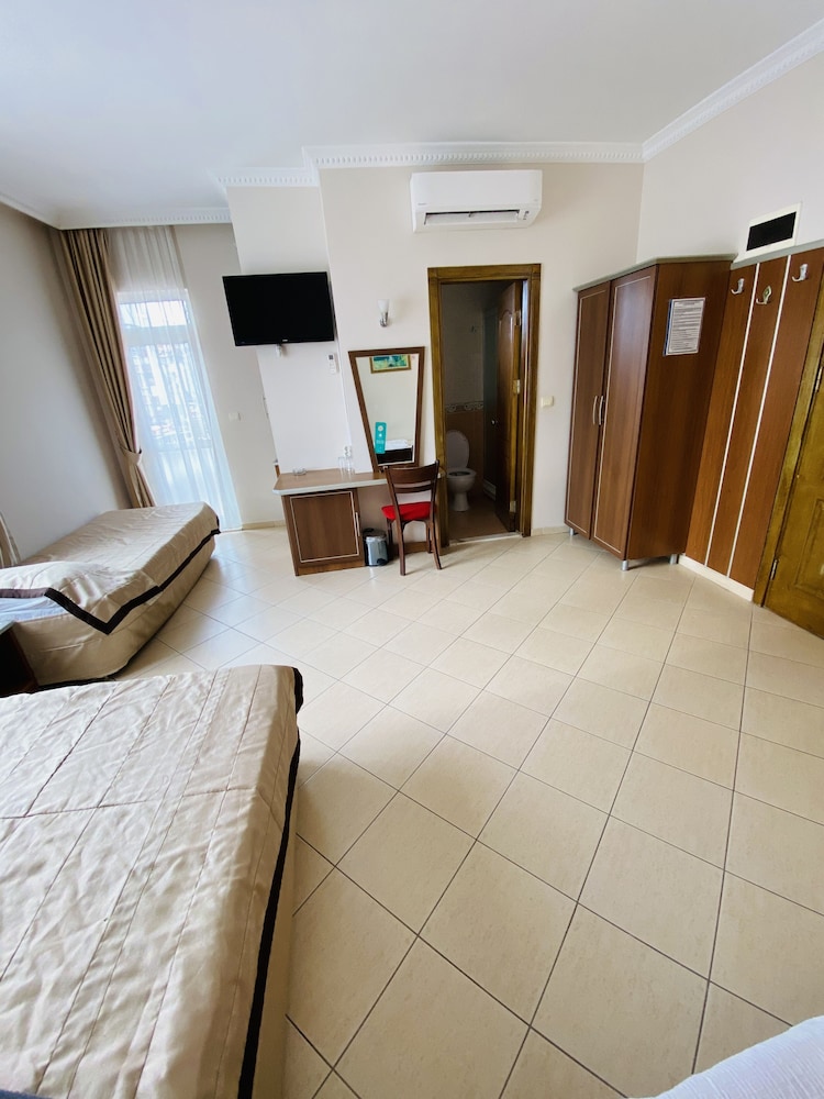 Lemon Hotel 28/50