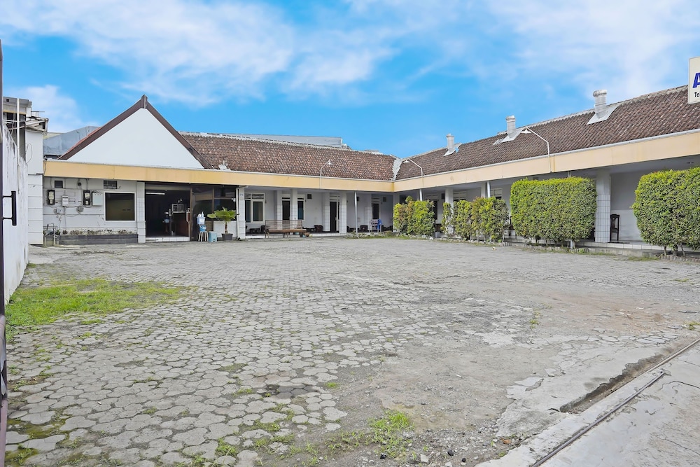 OYO 91710 Hotel Anugerah 15/18