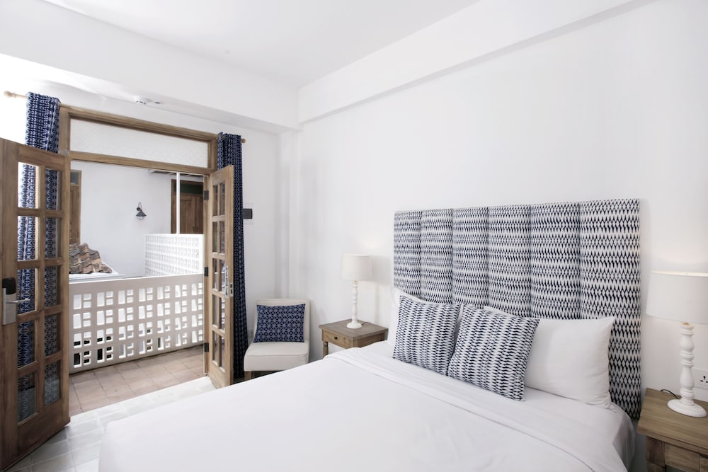 DELUXE, DOUBLE BED, HIGH FLOOR