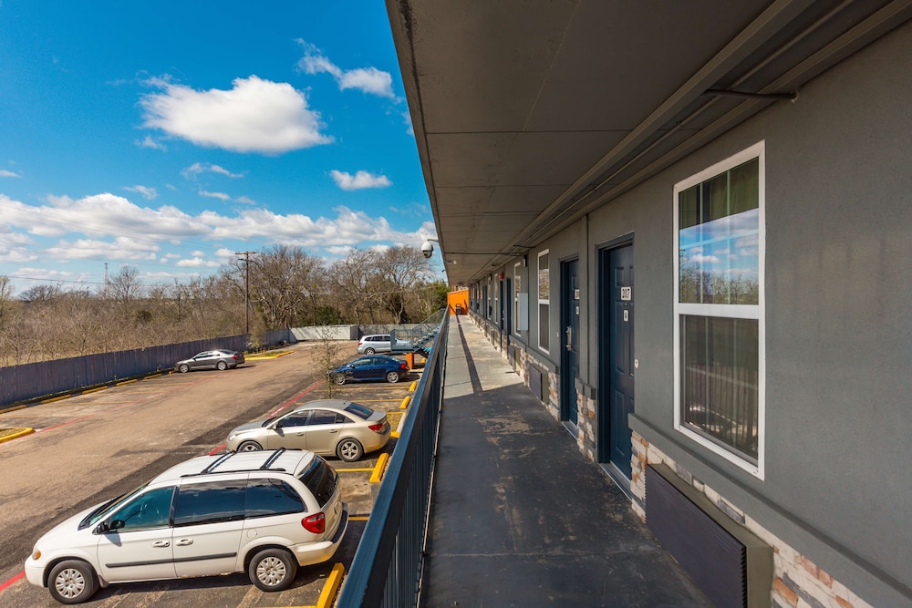 Motel6 Temple, TX 40/46