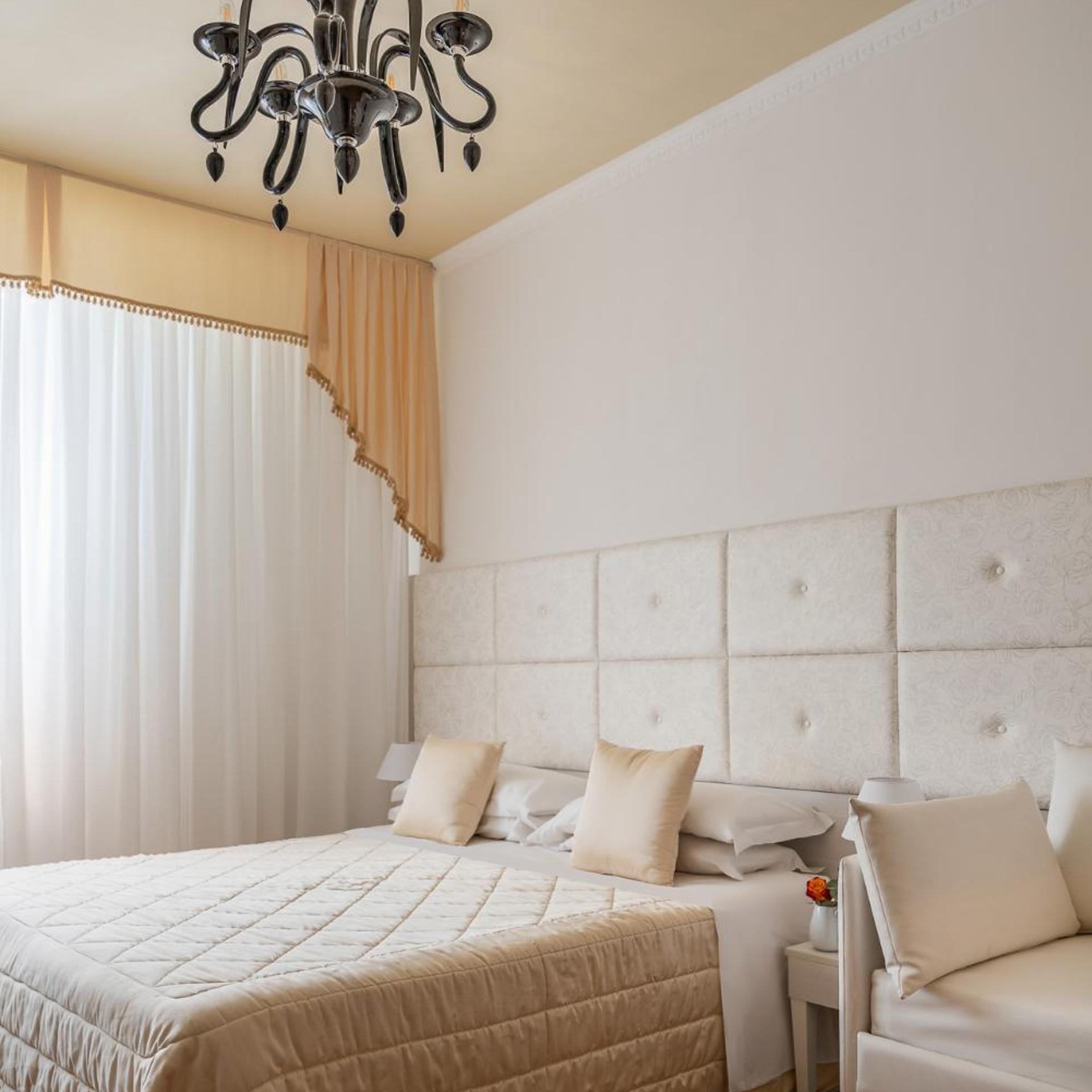 Deluxe, King Bed