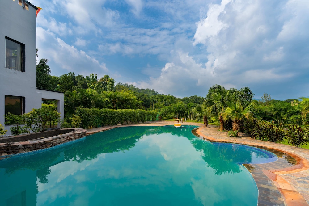 CORBETT WILD RESORT 46/50
