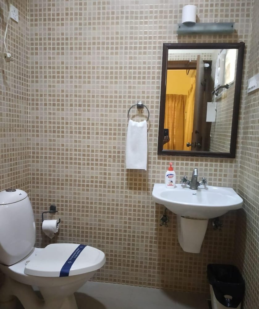 HANU REDDY RESIDENCES - WALLACE GARDEN 50/50