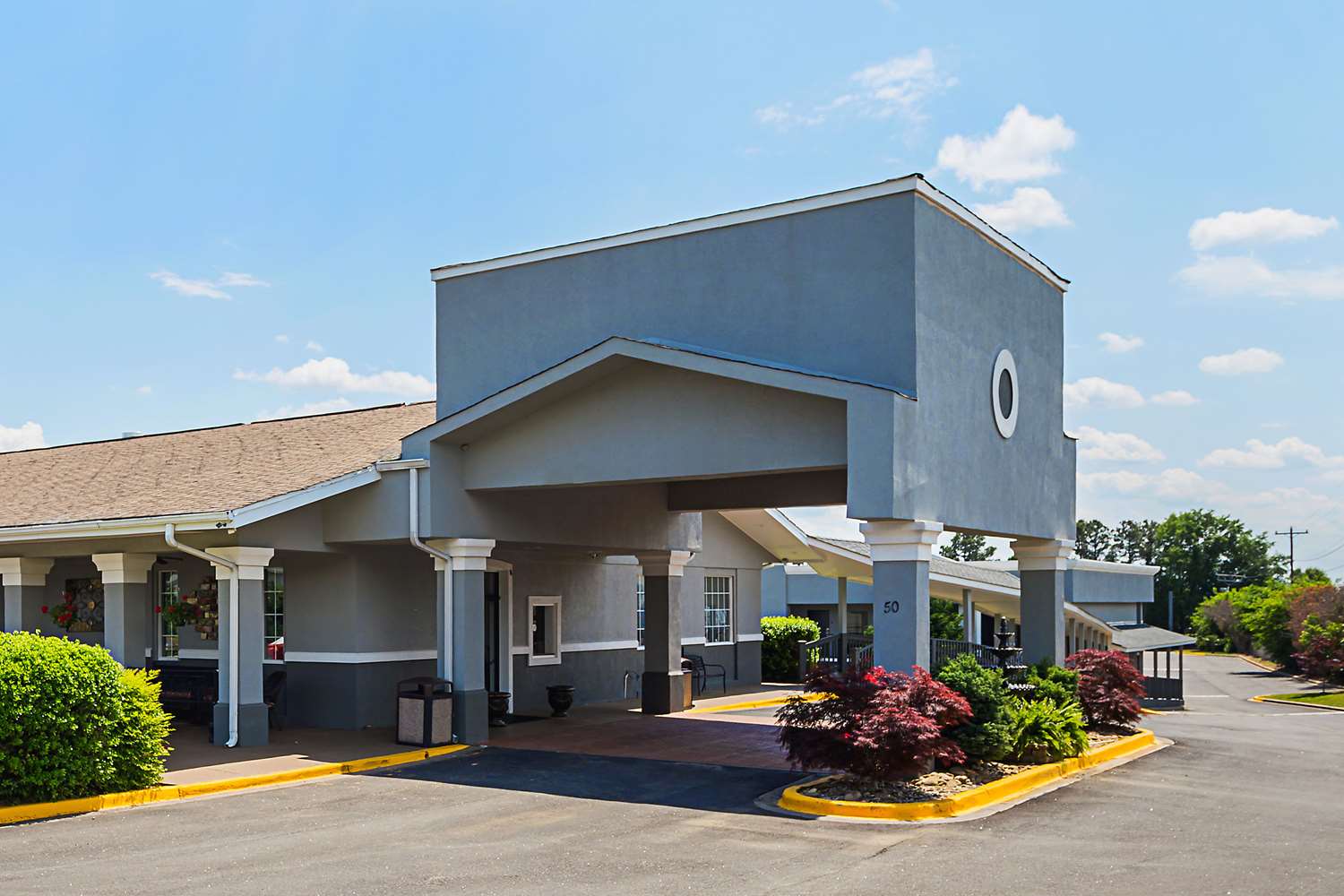 Quality Inn & Suites Greenville - Haywood Mall 25/28