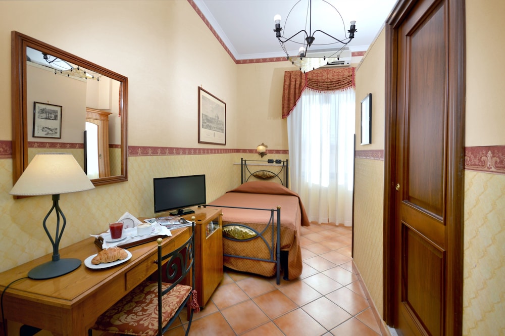 PINTO STOREY HOTEL 28/67