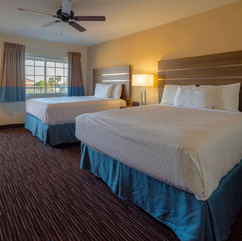 Rodeway Inn Near University-Gateway to Yosemite 16/32