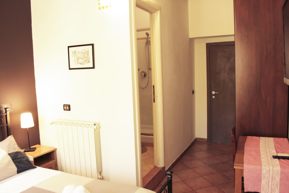 Sixtythree Guesthouse 18/40
