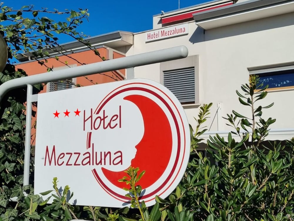 Hotel Mezzaluna 3/50