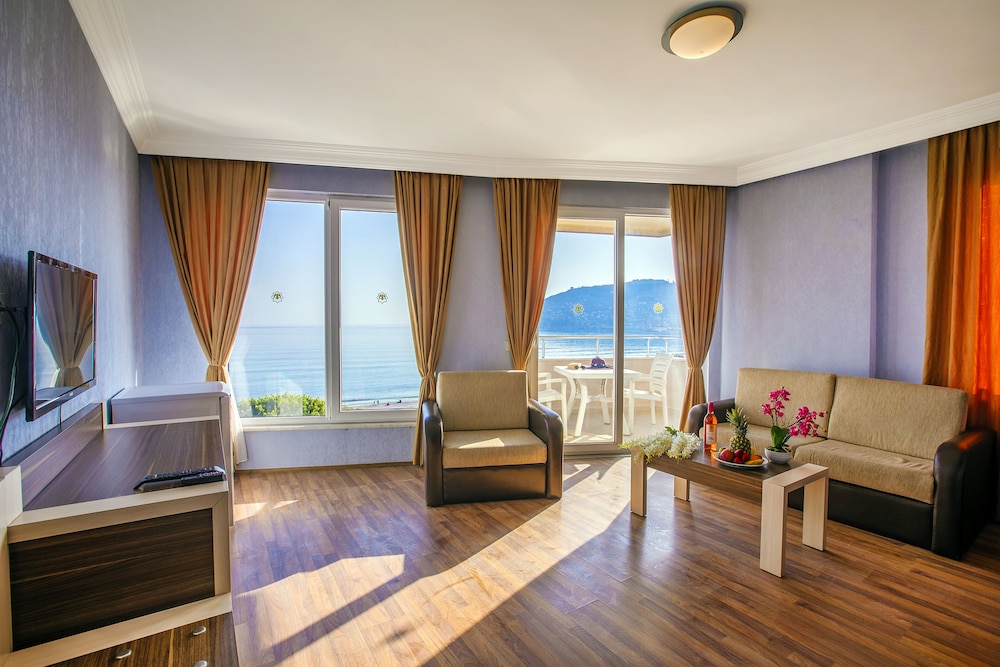 Hawaii Suite Beach Hotel 31/50