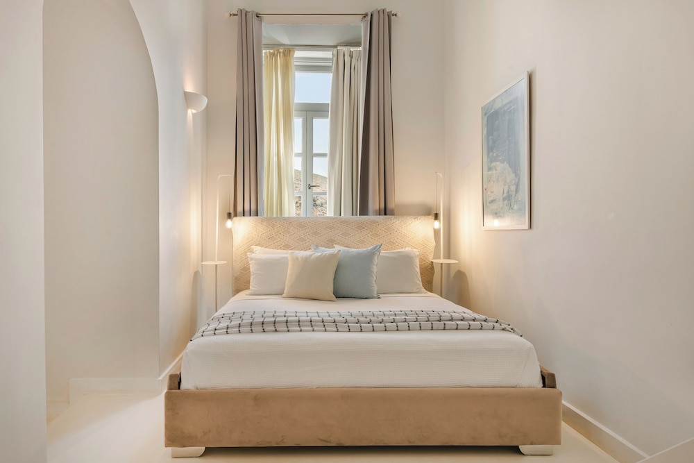 Hydra Hotel 8/53
