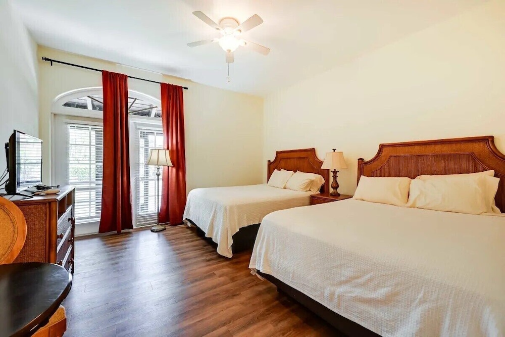 COTTAGE, 2 QUEEN BEDS, PRIVATE BATHROOM