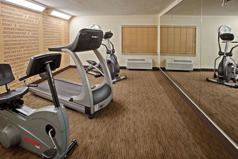 La Quinta Inn & Suites by Wyndham Nashville Airport 34/63