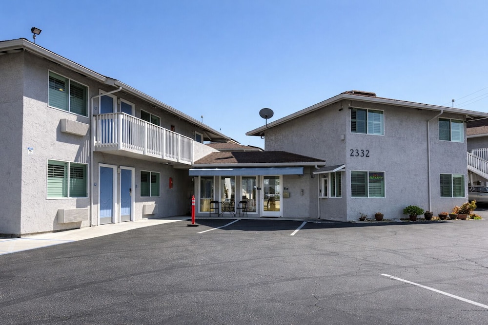 Pacific Inn Monterey 37/49