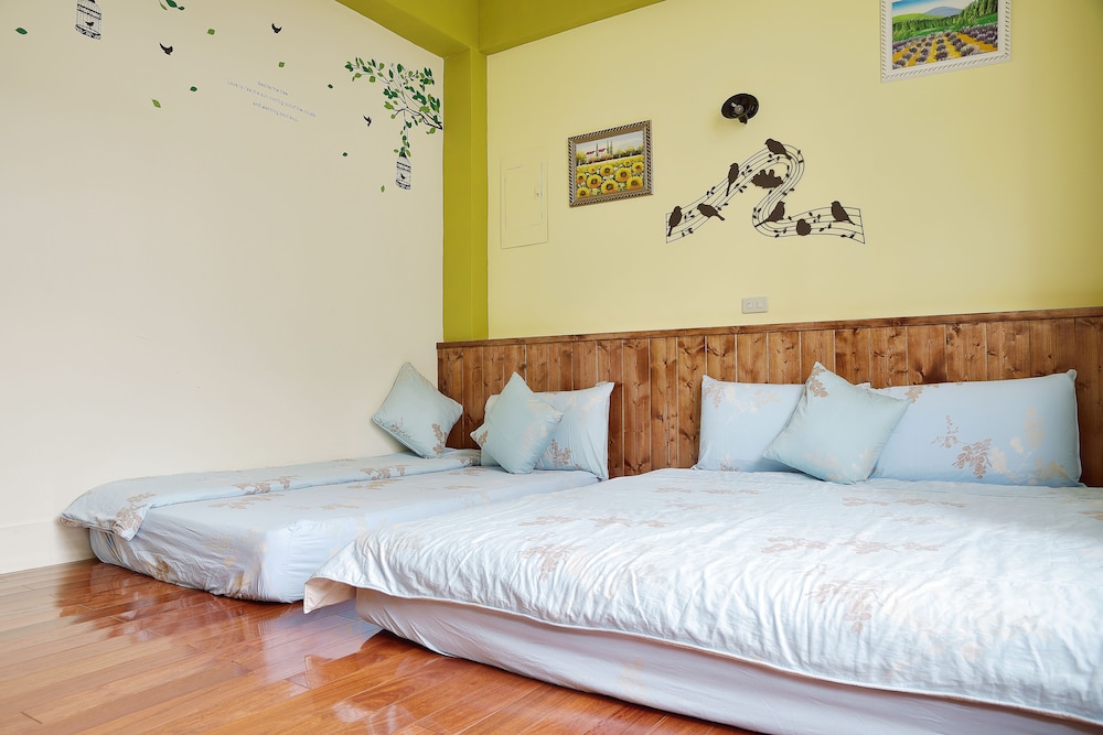 غرفة قياسية ثلاثية بسرير مزدوج وسرير فردي، Feng's B&amp;B 2/5