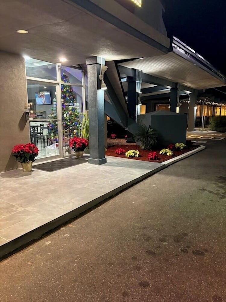 Regency Inn 46/55