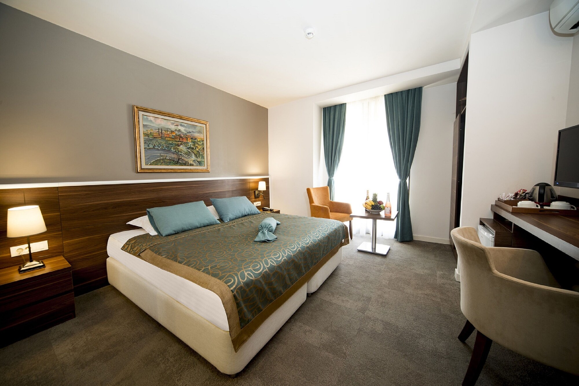 DELUXE, DOUBLE BED
