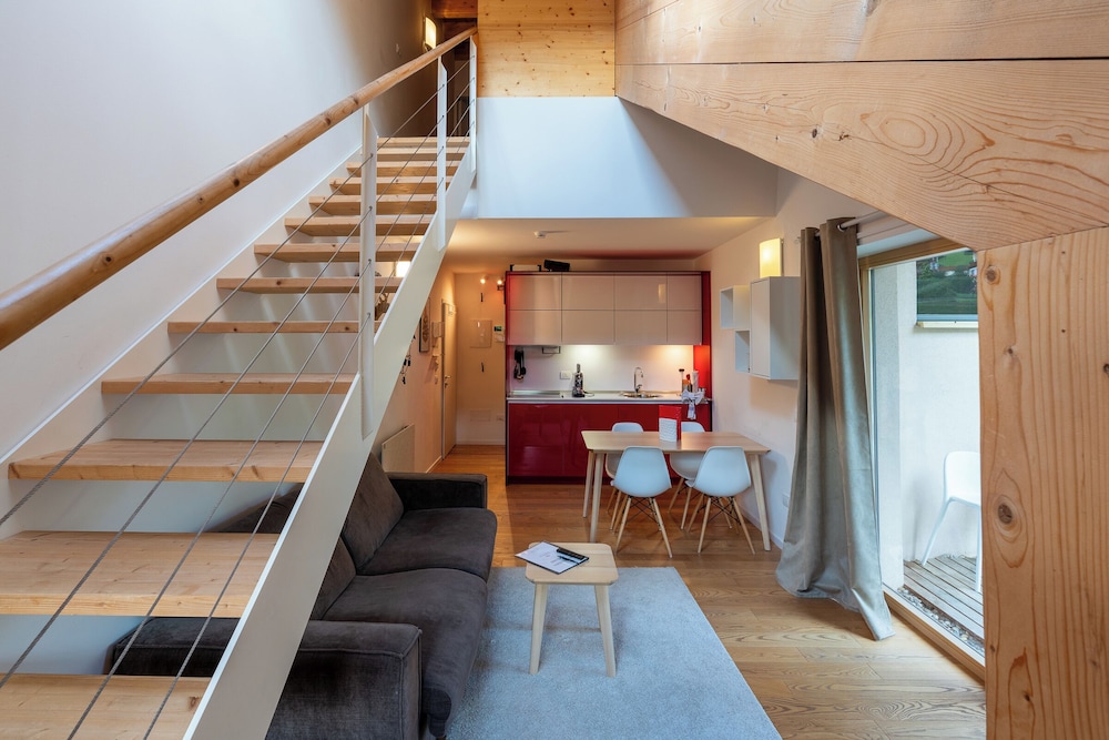 بنتهاوس بانورامي بسريرين كوين بإطلالة على الجبل بغرفة نوم واحدة مع أريكة، Quercus Appartements 9/10