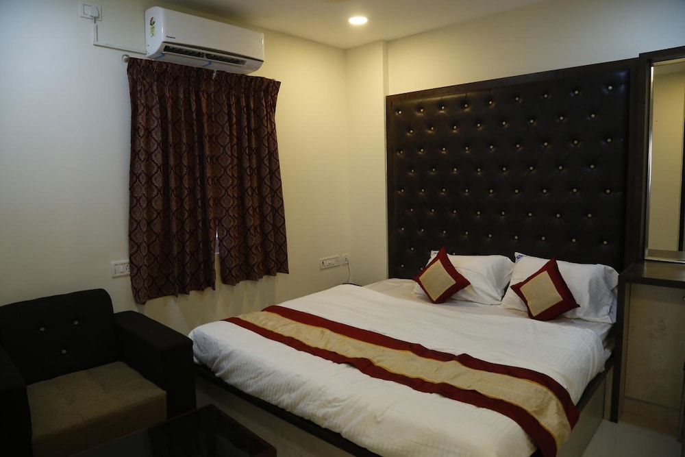 Balaji Residency 23/51