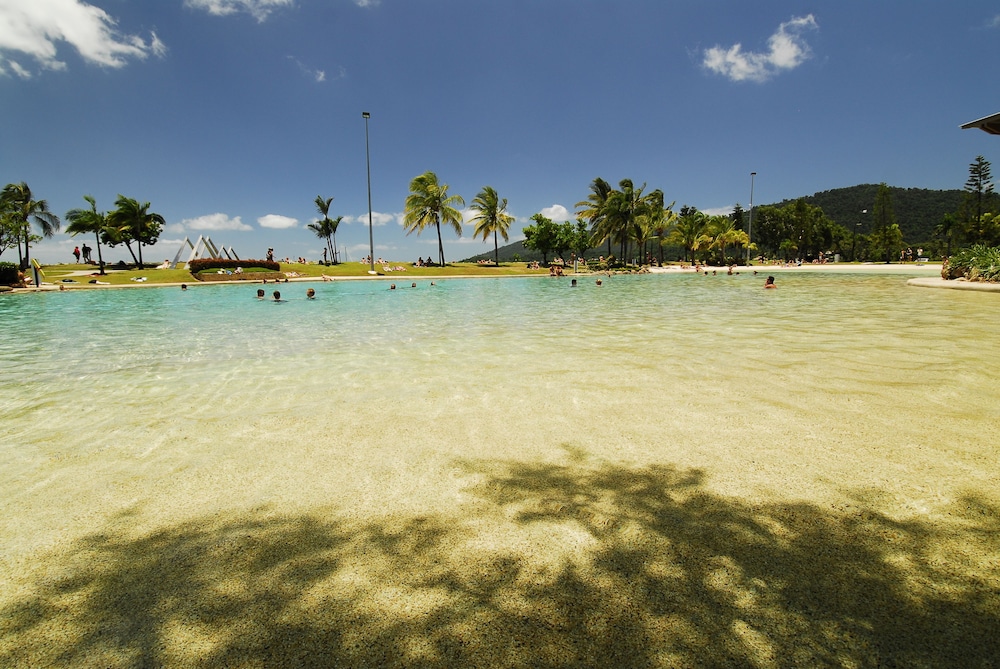 WHITSUNDAY ON THE BEACH 19/31