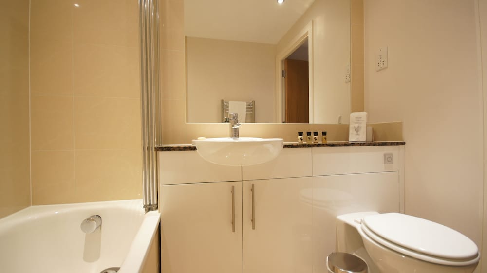 Crompton Court 10/38